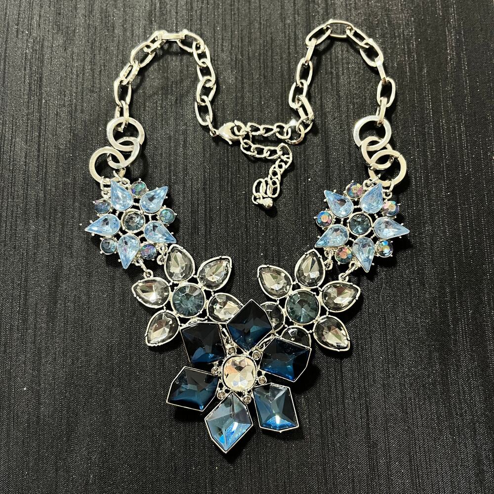 Unbranded Shades of Blue Floral Statement Necklace Silvertone Irridescent 18-20"